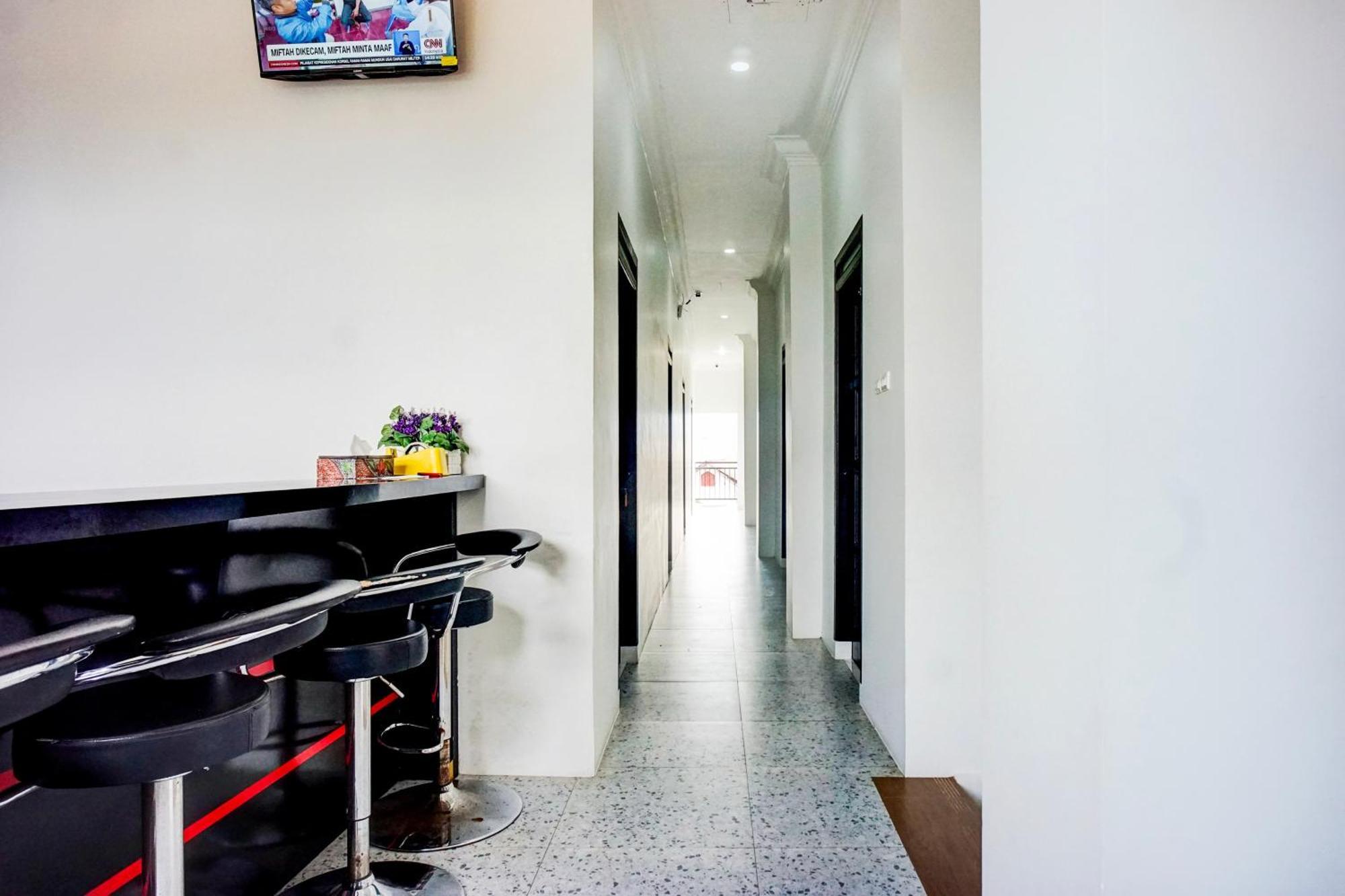 Capital O 94254 Dental Inn Banda Aceh Bagian luar foto